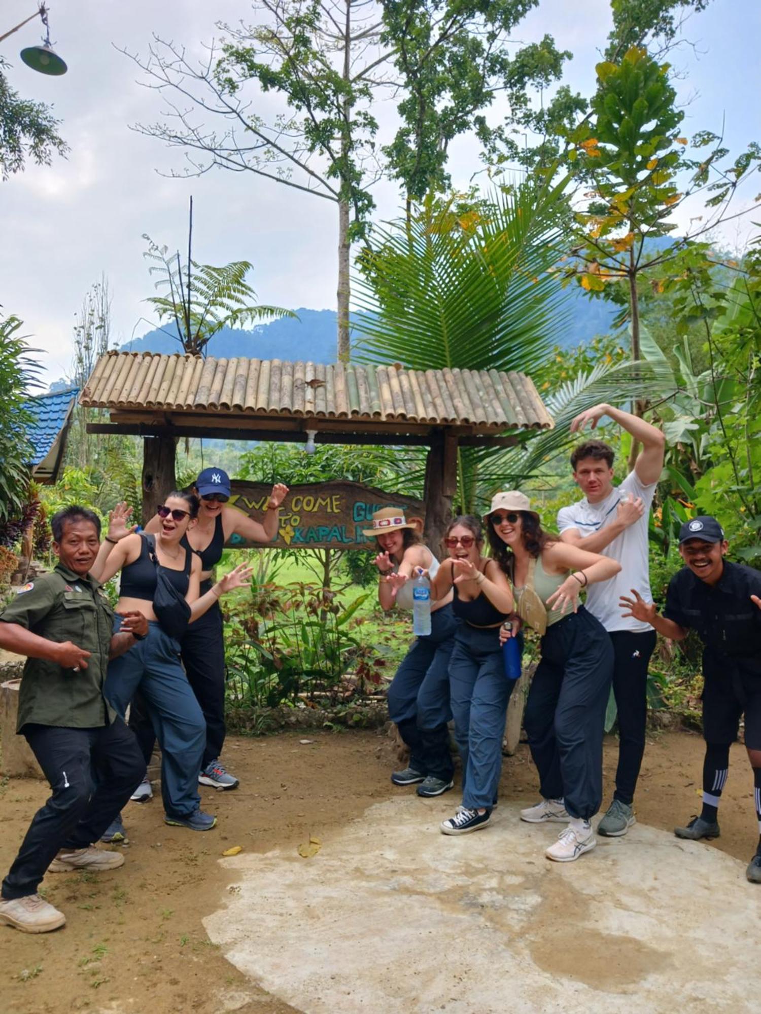 Batu Kapal Guest House & Jungle Trekking Букит Лаванг Екстериор снимка