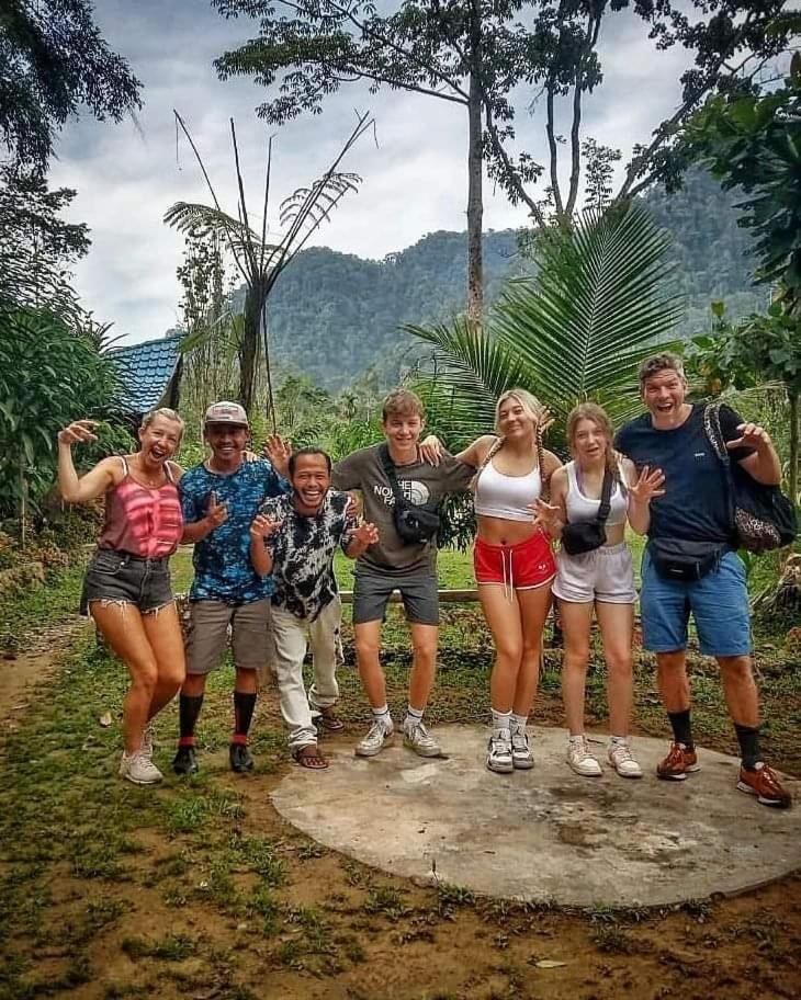 Batu Kapal Guest House & Jungle Trekking Букит Лаванг Екстериор снимка