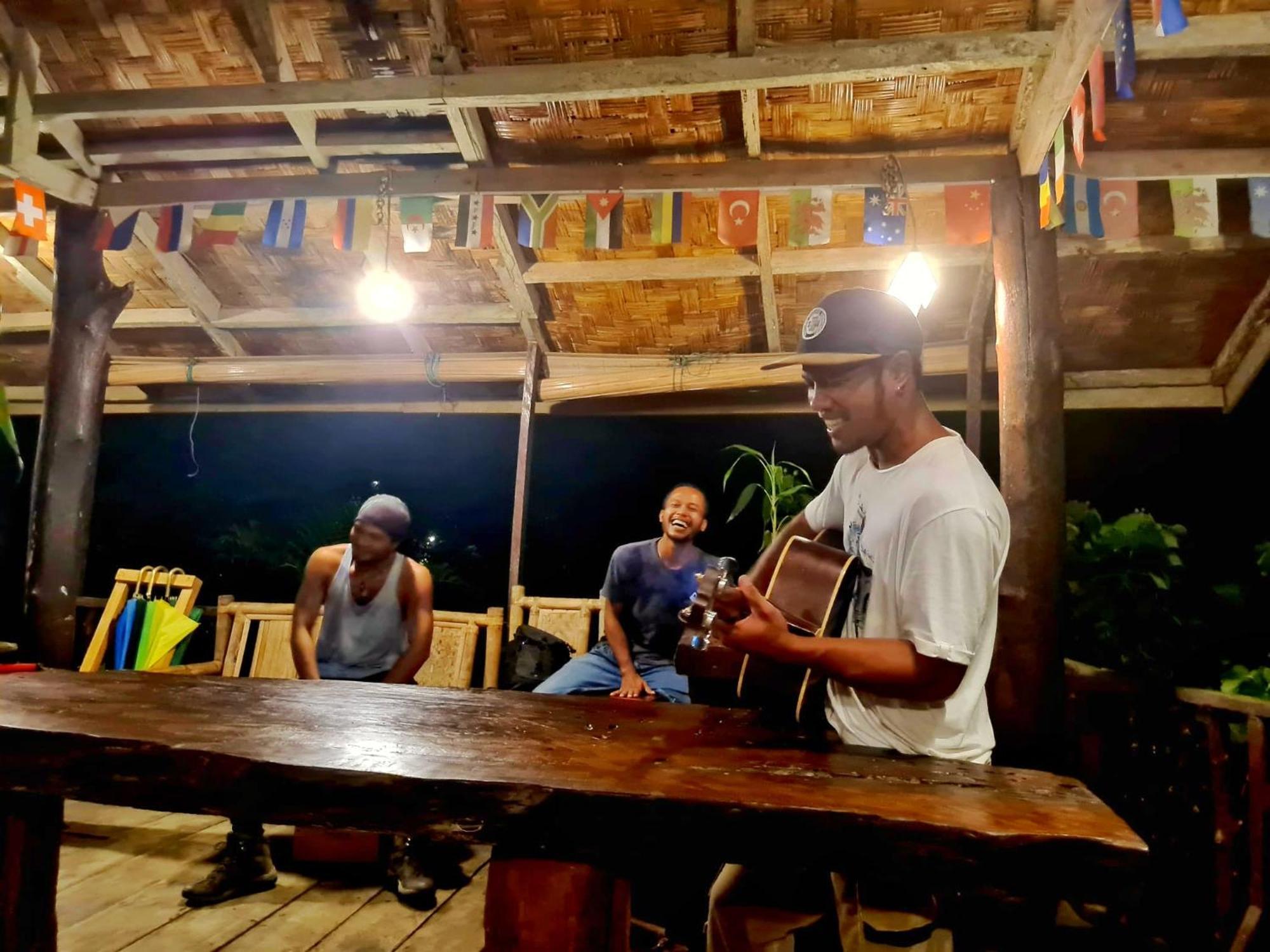 Batu Kapal Guest House & Jungle Trekking Букит Лаванг Екстериор снимка