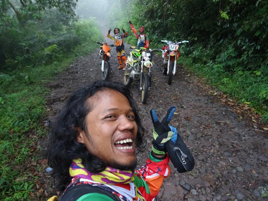 Batu Kapal Guest House & Jungle Trekking Букит Лаванг Екстериор снимка