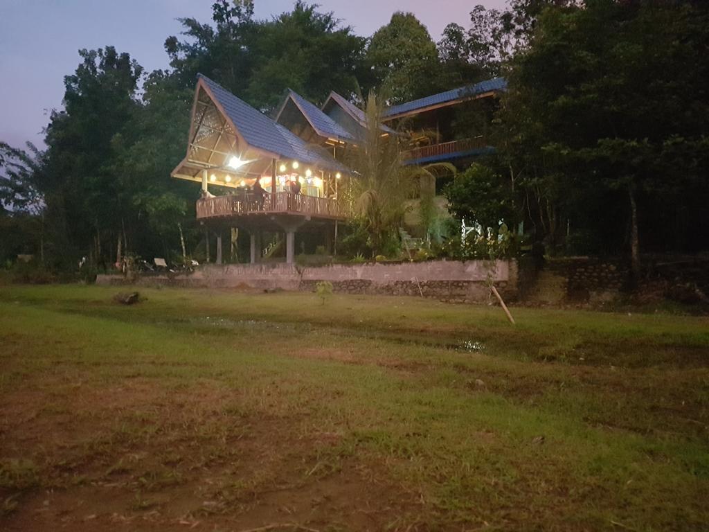Batu Kapal Guest House & Jungle Trekking Букит Лаванг Екстериор снимка